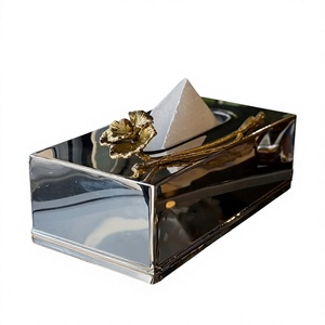 Boîte à mouchoirs de table en métal poli miroir, design floral classique en acier inoxydable et laiton, faite à la main, Kayna Export - Product Image 1