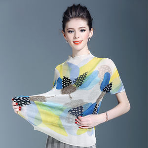 T-shirts en mousseline plissée imprimée style rétro pour femmes, col montant très élastique, manches courtes, respirants, vente en gros - Product Image 4