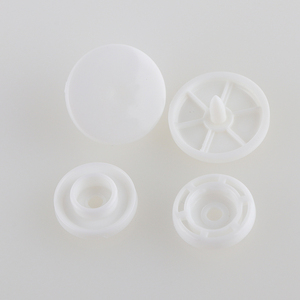 Boutons-pression personnalisés en plastique 13mm <span class=keywords><strong>noir</strong></span> mat pour vêtements de travail 4 parties boutons-pression - Product Image 3