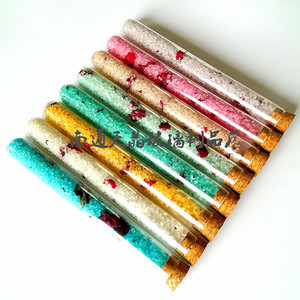 Sales de baño Tianjing en tubo de vidrio de 30g con rosa seca para el cuidado de pies y baño - Product Image 5