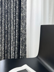 Moderno 90% Blackout Grueso Aislamiento térmico Eficiente de energía Bloqueo de calor Cortinas negras 90% Blackout Forrado Cortinas - Product Image 4