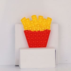 Juguete Antiestrés - Nuevo Juguete de Escritorio con Diseño de Papas Fritas de Camuflaje Arcoíris - Juego Educativo para Niños - Juguete Mochi - Product Image 3