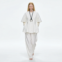 Chemisier ample en tissu tissé blanc vintage élégant avec broderie et ourlet festonné, manches larges, style cape poncho pour femme, vente en gros personnalisée