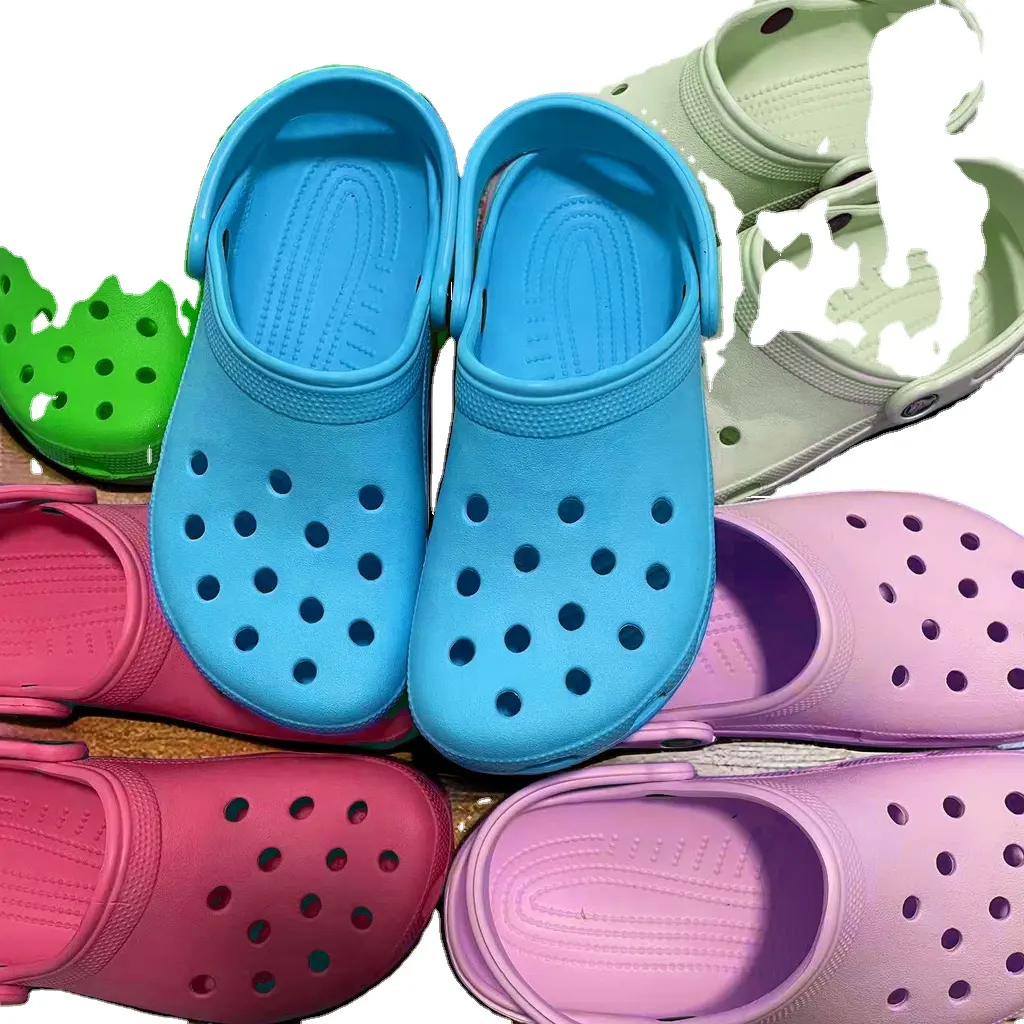 ที่ขายดีที่สุดรองเท้าแตะ Crocs เท้าเปล่าสําหรับสตรี PVC Crocs ตกแต่งลูกบอลคลุมเครือ Crocs ฉลามด้านบนสูง