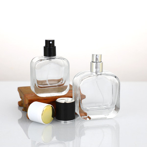 Flacon de parfum rechargeable carré de 50 ml à fond épais, flacon de parfum en verre transparent, flacon pulvérisateur à pression - Product Image 3