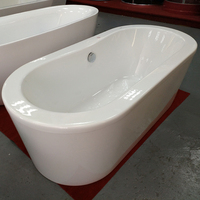 Baignoire autoportante ovale en acrylique avec design blanc simple et drain central blanc ajoutant une fonction de massage-taxe incluse