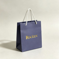 Sacs cadeaux en papier kraft personnalisés en petite série avec matériaux recyclés, style luxueux, logo personnalisé, estampage or/argent/noir