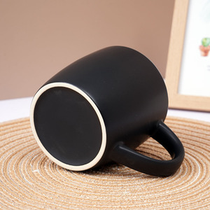 Tazas de Cerámica de 11 oz al por Mayor, Coloridas por Dentro, Superficie Mate, para Café, Leche, Té, Color Negro Mate, Personalizables - Product Image 3