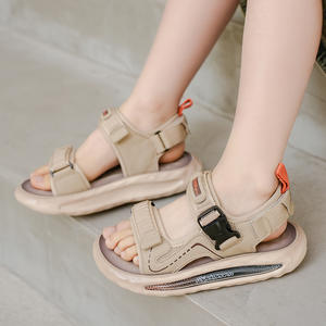 Nouvelles sandales d'été 2026 en <span class=keywords><strong>cuir</strong></span> véritable pour garçons, légères, confortables, à semelle souple antidérapante avec bride à crochet - Product Image 4