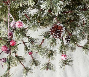 Árbol de <span class=keywords><strong>Navidad</strong></span> Artificial de Alta Calidad de 1.5 a 2.7 Metros con Nieve Artificial, Bayas Rojas y Piñas para Decoración Navideña, <span class=keywords><strong>Precio</strong></span> de Fábrica - Product Image 2