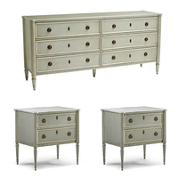 Commode à 6 tiroirs de style campagne française en chêne massif, idéale pour une chambre à coucher luxueuse.