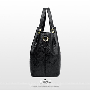 Nouveau Sac Fourre-tout Élégant et Tendance en Cuir PU Grande Capacité pour Femmes, Fermeture Éclair, Sac Bandoulière avec Poignée, Idéal pour les Mamans d'Âge Moyen - Product Image 4