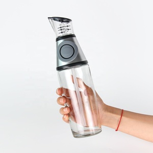 Dispenser per Olio d'Oliva da Cucina <span class=keywords><strong>Antigoccia</strong></span> con Misurazioni Bottiglia in Vetro per Olio, Aceto e Salse - Product Image 1