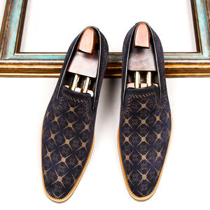 Nouvelles chaussures pour hommes en cuir anti-peau de mouton - élégantes chaussures en cuir à bout pointu gravées pour affaires et occasions décontractées - chaussures pour hommes à la mode - Product Image 3