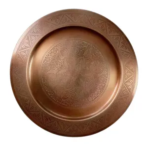 Vaisselle finie en cuivre fruits décoratifs servant des assiettes de chargeur cuisine table à la main plaque de chargeur en métal