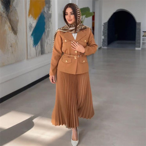 Abbigliamento da donna europeo e americano 20245 nuovo abito con bottone e gonna a pieghe di temperamento 2 pezzi <span class=keywords><strong>Set</strong></span> da donna - Product Image 2