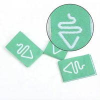 Etiquetas de pliegue central de mínimo bajo, logotipo de marca personalizado, etiquetas de Damasco tejidas recicladas para polos