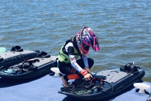 Planche <span class=keywords><strong>de</strong></span> surf électrique super rapide 15000W avec une vitesse <span class=keywords><strong>de</strong></span> 50 km/h pour l'entraînement au surf, l'école et le surf gratuit partout - Product Image 4