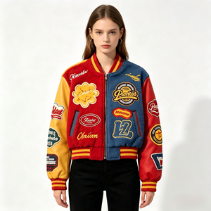 Blouson bomber en sherpa respirant pour <span class=keywords><strong>femme</strong></span>, avec blocs de couleur, manches en similicuir et patchs en chenille - Product Image 4