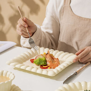 Joli ensemble <span class=keywords><strong>de</strong></span> couverts <span class=keywords><strong>français</strong></span> avec filet <span class=keywords><strong>de</strong></span> bol complet Couverts à disque familial rouge et ensemble <span class=keywords><strong>de</strong></span> bols pour les occasions horeca - Product Image 2