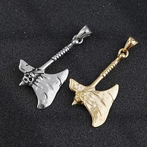 Collier hache viking, pendentif tête de mort gravée en argent vintage gothique en acier titane pour homme - Product Image 3