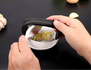 Prensa de Ajo Multiusos Personalizada Syh640 al por Mayor, Picadora Portátil de Acero Inoxidable con Operación Manual y Contenedor - Product Image 6