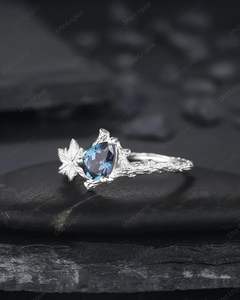 Anillo de compromiso de Alejandrita con corte de pera y hoja de arce de Plata de Ley 925, chapado en oro blanco de 14K, anillo de piedra natal de junio - Product Image 4