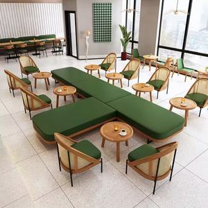 उच्च गुणवत्ता वाली चमड़े की लकड़ी के सेट के साथ वाणिज्यिक उपयोग के लिए आधुनिक अनुकूलन योग्य रंगीन रतन कुर्सियां - Product Image 2