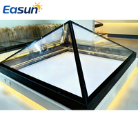 Puits de lumière de luxe en verre pyramidal à persiennes, structure en alliage d'aluminium, fenêtre de toit automatique pour villa, panoramique, anti-insectes, thermique