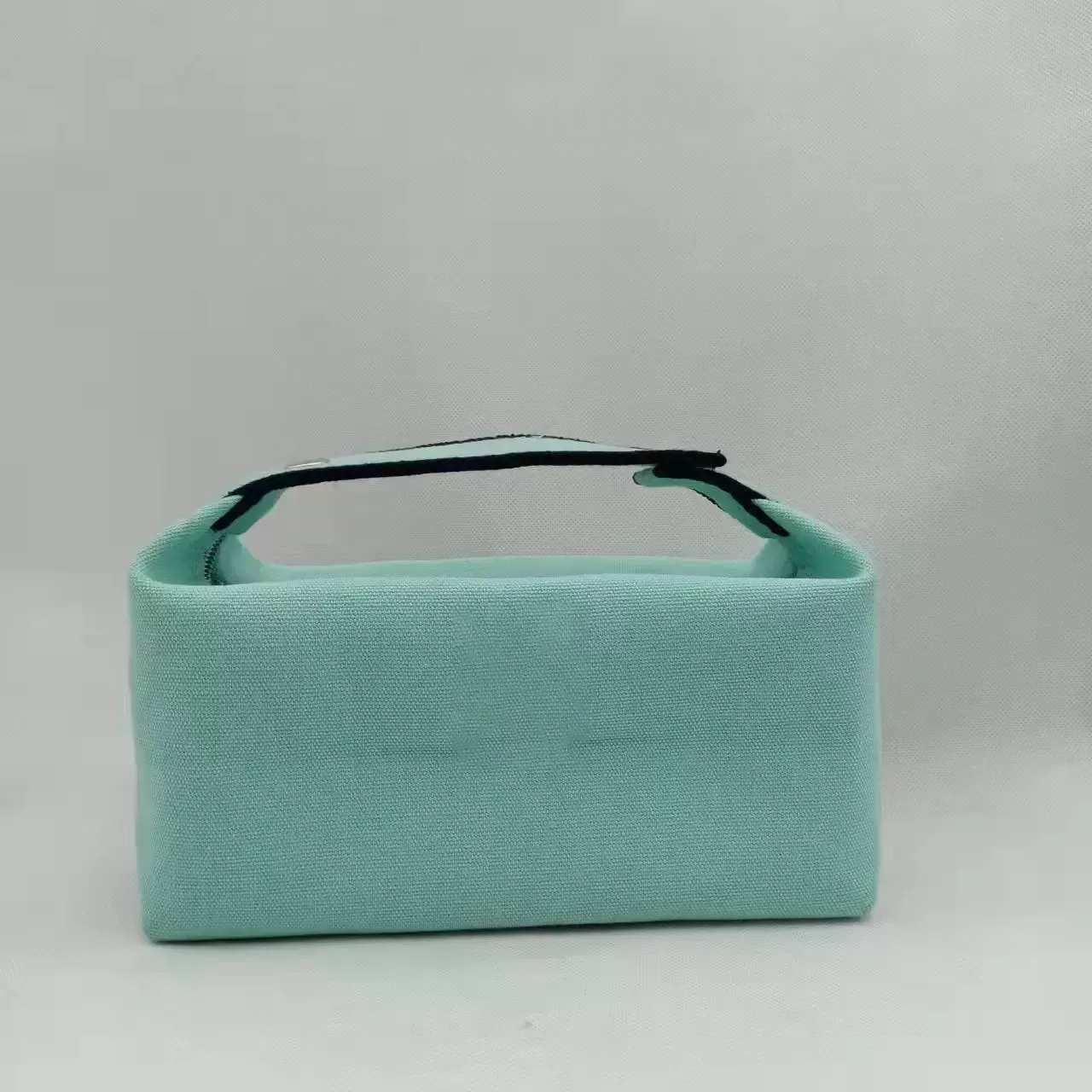 สีเขียวอ่อน