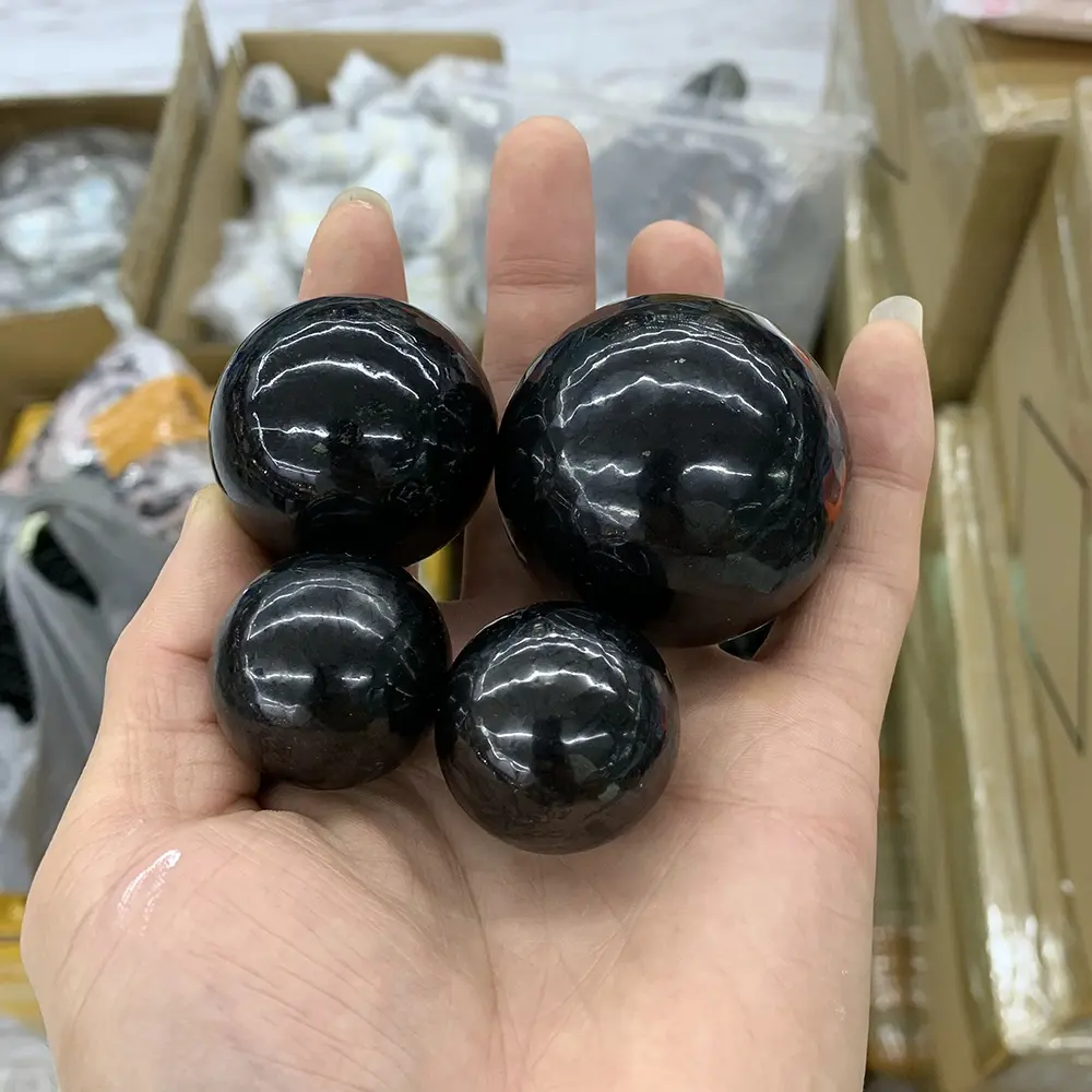 Toptan fiyat büyük boy 30mm 40mm 50mm doğal shungite küre dekorasyon taş