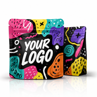 Sac en Mylar personnalisé avec motif abstrait, pochette zippée large à fond plat avec motif coloré et impression de grand logo