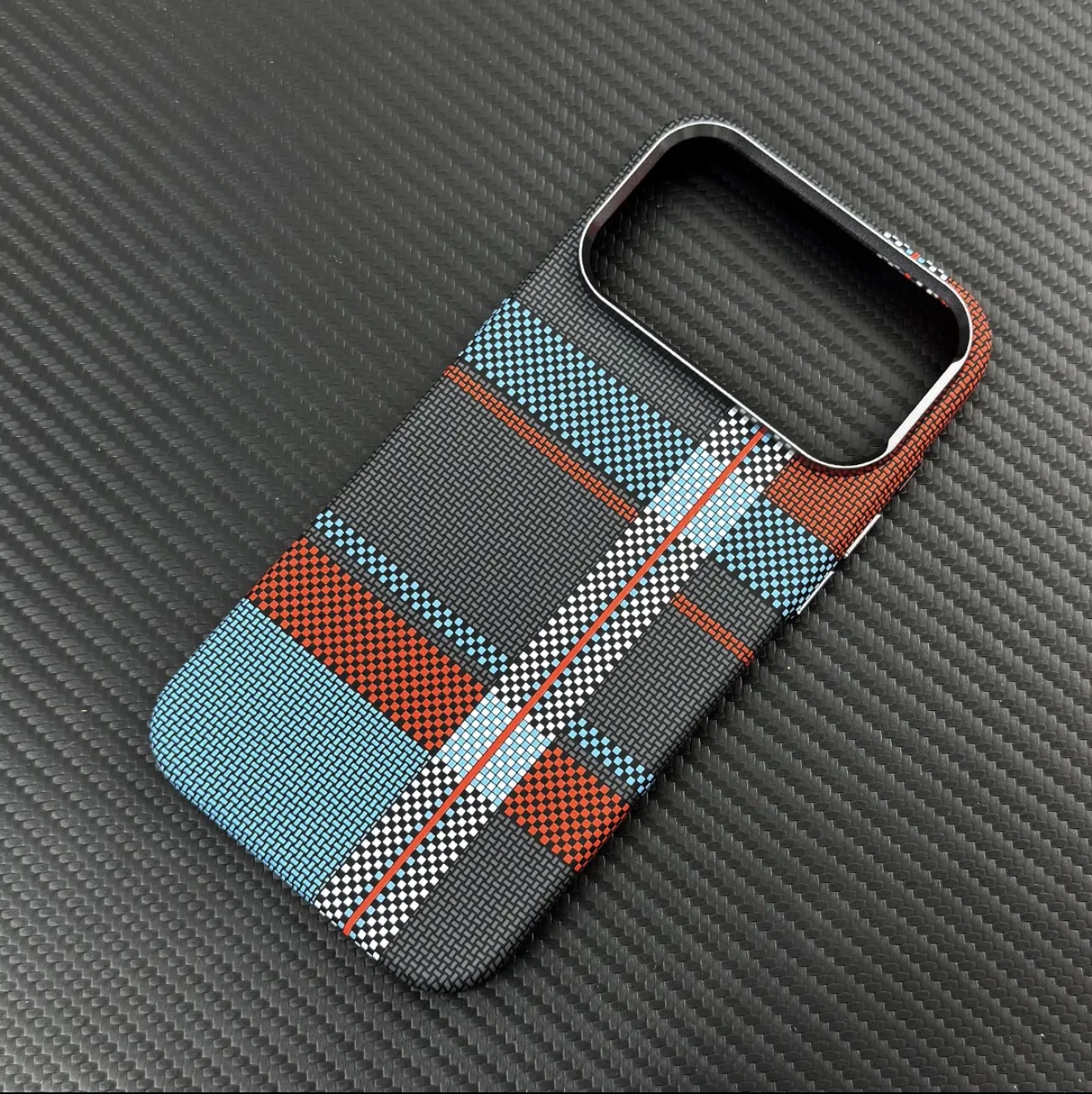 Plaid magnétique montagne et rivière bleu et noir