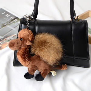 Porte-clés en fourrure douce pelucheuse Petit chameau Poupée alpaga du désert Pendentif boule de fourrure Sac Accessoires de voiture Porte-clés cadeau pour femme - Product Image 4