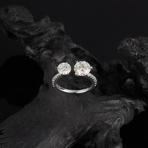 Anillo de Compromiso Romántico de Plata 925 con Moissanita, Corte Brillante Redondo, Engaste Pavé, Montura de Garras, Joyería para Mujer - Product Image 4