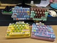 Porte-clés pendentif clavier de décompression en gel de silicone à 26 touches, motif dessin animé, surdimensionné, pour booster l'humeur