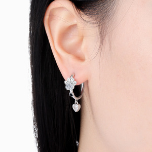 Pendientes/argollas con forma de corazón y estampado de garra en blanco y negro, estilo nuevo, diseño original, nicho, estilo de alta gama, venta al por mayor para mujer - Product Image 6