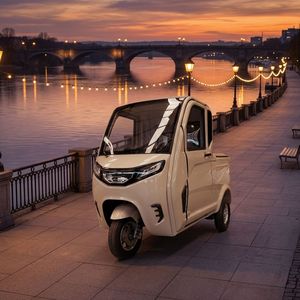 Véhicule utilitaire électrique à trois roues fermé Yisu compact fabriqué en Chine, 60V, faible vitesse, <span class=keywords><strong>pour</strong></span> trajets domicile-travail, 1500W, capacité de charge 200kg - Product Image 1