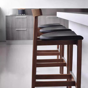 Tabourets hauts en <span class=keywords><strong>bois</strong></span> massif scandinaves minimalistes modernes pour les bars à la maison <span class=keywords><strong>et</strong></span> les zones <span class=keywords><strong>de</strong></span> réception Chaises hautes <span class=keywords><strong>de</strong></span> café - Product Image 4