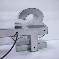 Lettre encastrée lumineuse LED personnalisée YIJIAO avec capuchon de finition, lettre fabriquée avec éclairage frontal et plaque noire et blanche
