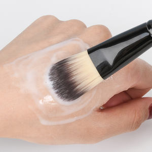 2025年最新トレンド フラットファンデーションブラシ、滑らかで柔らかい合成毛、ウッドハンドル付きフェイスマスクアプリケーター - Product Image 4