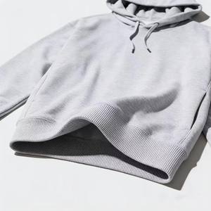 Sweat-shirt à capuche gris clair surdimensionné avec cordon de serrage, en coton, style basique minimaliste, couleur neutre polyvalente, idéal pour toutes les occasions. - Product Image 4