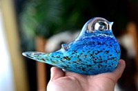 Figurine d'oiseau en verre artistique bleu, sculpture en verre soufflé à la main pour la décoration d'étagères, l'accentuation de table et la collection d'objets de décoration intérieure
