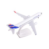 Modèles d'avions en résine A320 Latam Airlines de 20 cm, simulation d'échelle en résine pour cadeau de Noël en vente