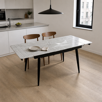 Table à manger de luxe avec plateau en pierre frittée, fonction extensible, structure en métal noir pour salle à manger moderne