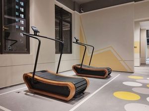 YL-T006-1 Attrezzatura Premium per Palestra, Nuovo Design - Tapis Roulant Curvo in Legno per Allenamento Cardio Indoor - Product Image 6