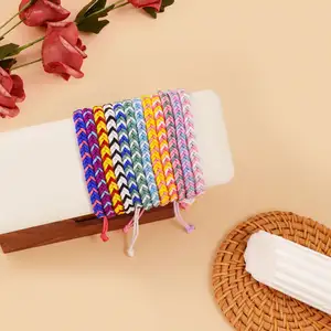 2024 nuovo bracciale di amicizia colorato bohémien bracciale estivo con nappine da spiaggia lavorato a mano regolabile in maglia fatta a mano