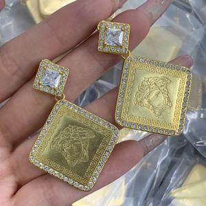 Boucles d'Oreilles Médusa Personnalisées en Plaqué Or 18K Étanche et Inoxydable, Bijoux Diamant Grecques Médusa pour Femme - Product Image 4