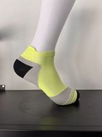 Chaussettes de sport pour hommes en nylon à compression professionnelle, de haute qualité, personnalisées, OEM, athlétiques, à séchage rapide, Coolmax, pour la course à pied et la salle de sport