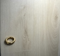 Plancher en bois à clipser sur mesure OEM, résistance à l'usure de qualité supérieure AC, fonction imperméable robuste, épaisseur de 7 à 12 mm